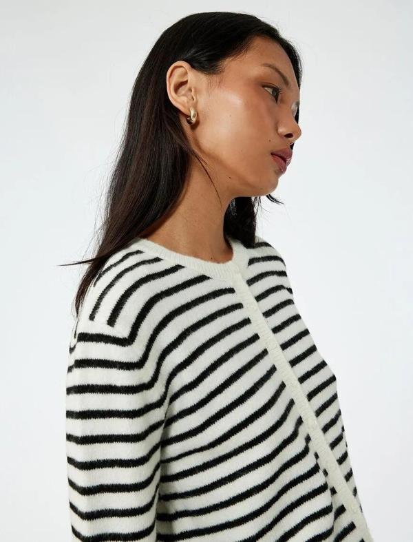 Koton Düğmeli Bisiklet Yaka Çizgili Kadın Triko Hırka 6WAL90019IT - Image 1