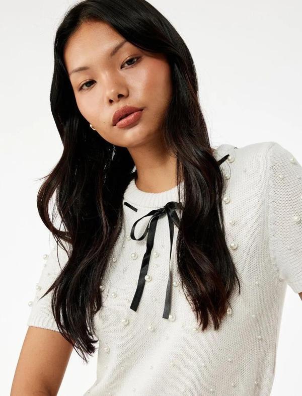 Koton İnci Detaylı Fiyonklu Kısa Kollu Bisiklet Yaka Kadın Triko Kazak 6WAL90054HT - Image 1