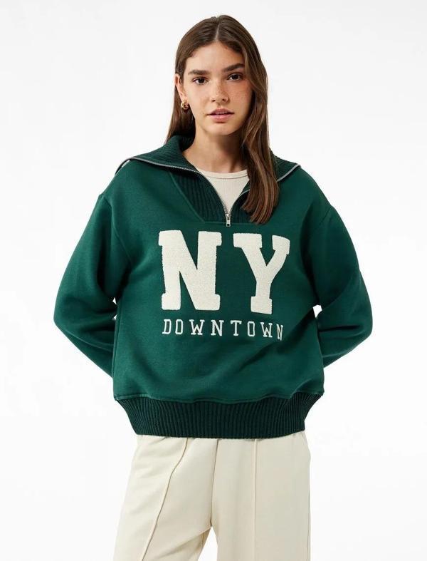 Koton Şardonlu Yarım Fermuarlı Nakışlı Kadın Oversize Sweatshirt 6WAL10139IK - Image 1