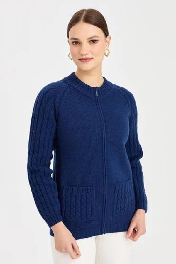 Desen Triko Dik Yaka Cebi ve Kolu Saç Örgü Kadın Yün Ceket 23203D - Image 1