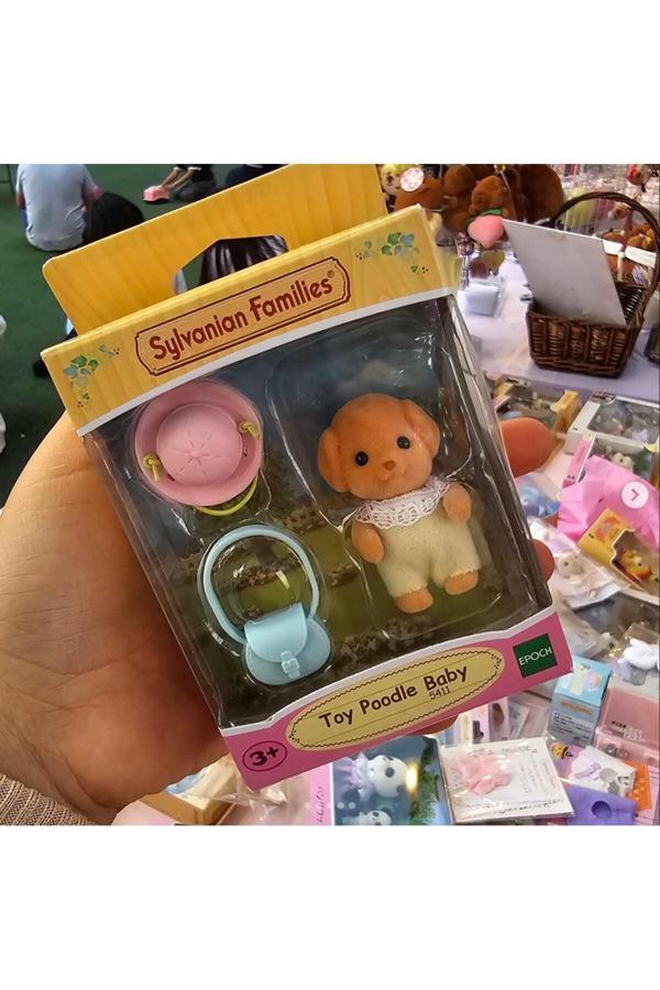 Sylvanian Families Toy Poodle Baby Figür Şapka ve Çanta Seti Koleksiyon Oyuncak - Image 1