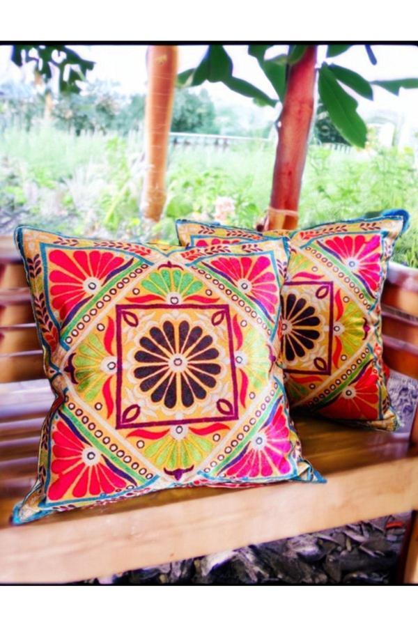 The Boho Home Decor Bloom Serisi - Kadife Çiçek / 2'Li Kırlent Kılıf Seti - Image 1