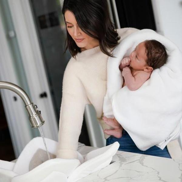 Blooming Bath Lotus Bebek Banyo Matı Beyaz/Açık Gri/Koyu Gri - Image 1