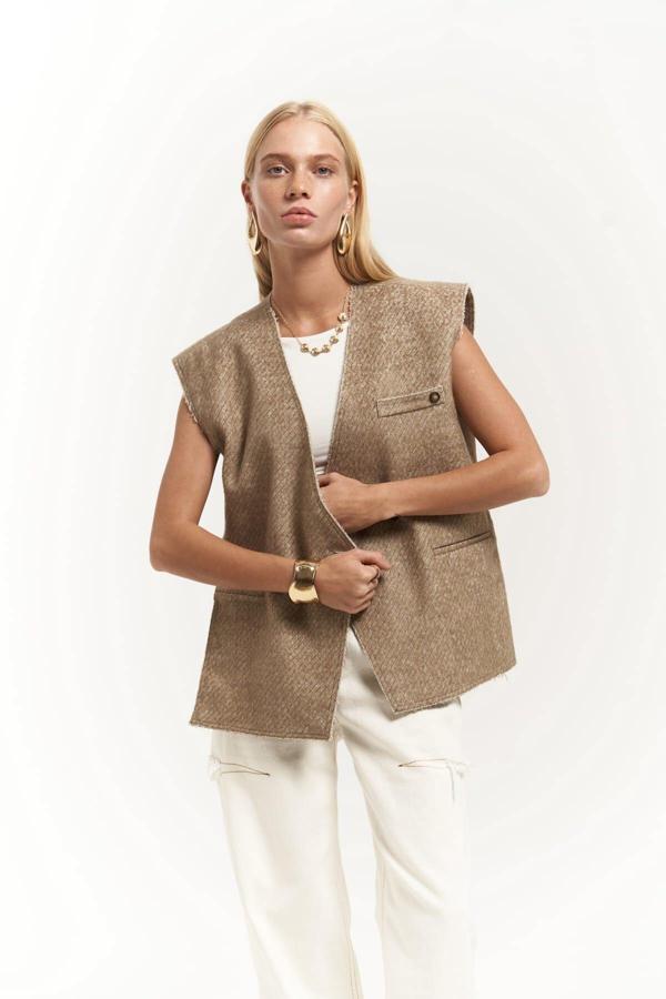 Faven Bej Yan Yırtmaç Detay Yelek - Image 1