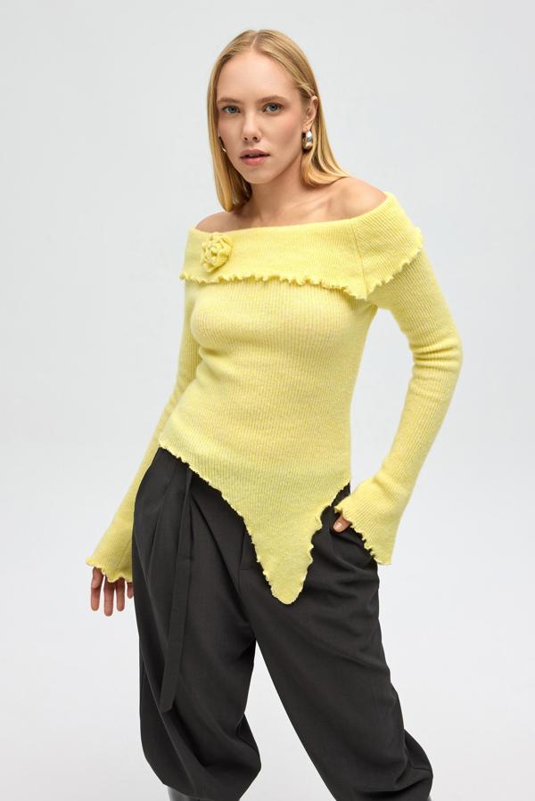 Casica Carmen Yaka Sarı Triko Kazak - Image 1