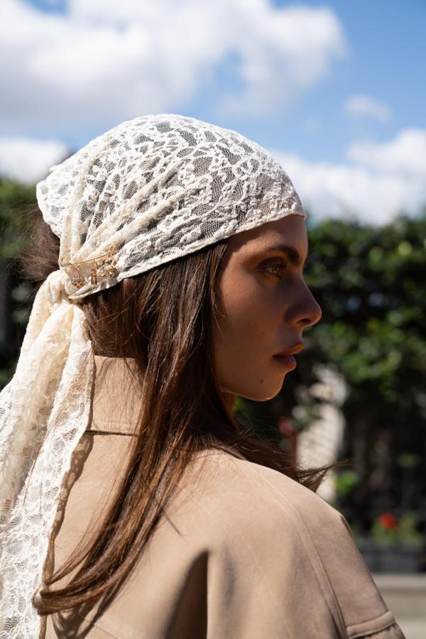 Miray Üçgen Kesim Bej Dantel Bandana - Image 1