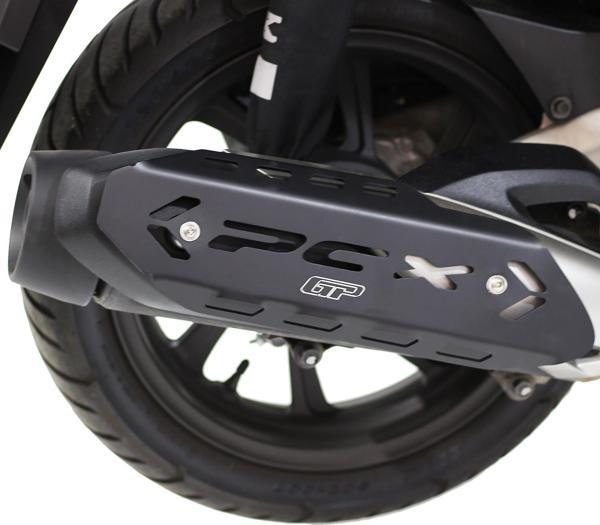 GP Kompozit Honda PCX 125 / 150 2018-2023 Uyumlu Egzoz Koruma Kapağı Siyah - Image 1