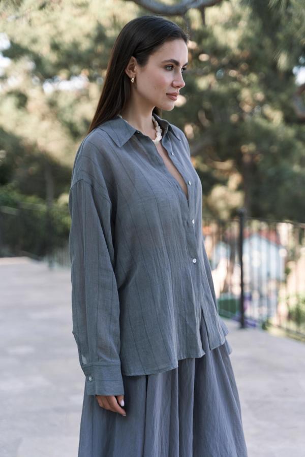 Calynn Sırt Dekolteli Çizgili Füme Keten Gömlek - Image 1