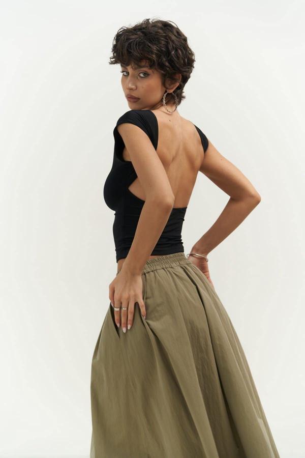 Nives Sırt Dekolteli Siyah Crop - Image 1