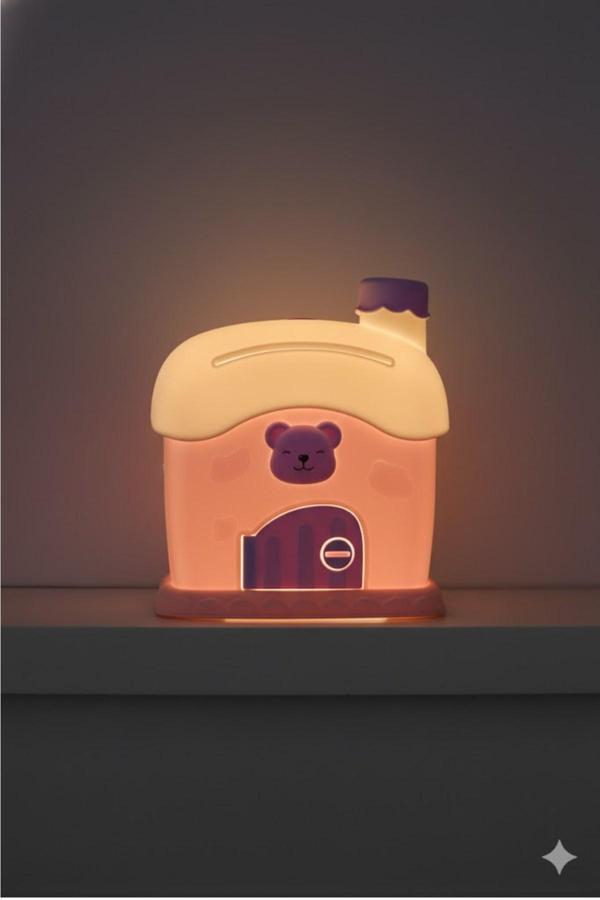 Işıklı Sevimli Ev Temalı Kumbara – Çocuklar ve Yetişkinler İçin Tasarruf Kutusu (14.5×9.5×16 cm) - Image 1