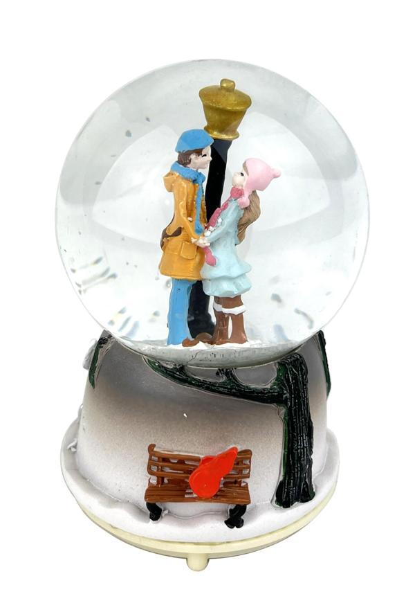 Sokak Lambası Altındaki Sevgililer Işıklı ve Müzikli Kar Küresi - Image 1