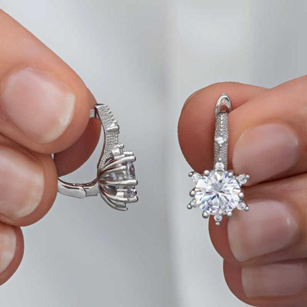 ​Gümüş Çiçek Desenli Kadın Küpe - Image 1