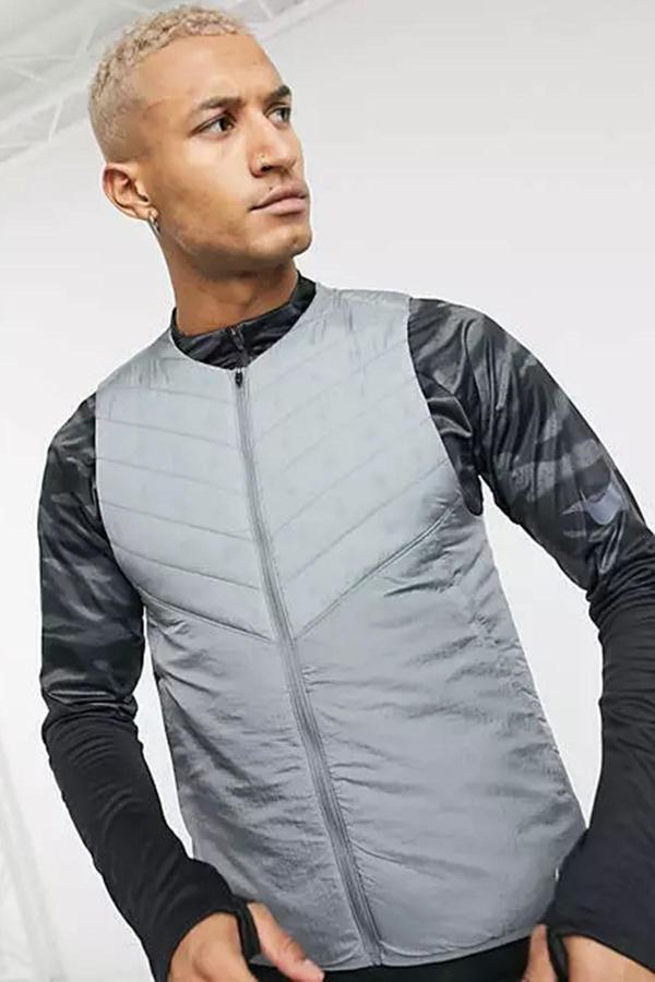 Nike Running Aerolayer Yalıtımlı Jile Reflektörllü Çantaya Dönüşebilen Erkek Yelek Gri - Image 1