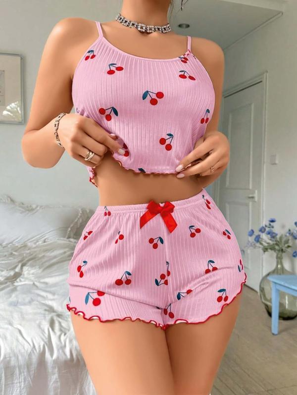 Pembe Kiraz Desenli Askılı Şortlu Pijama - Image 1