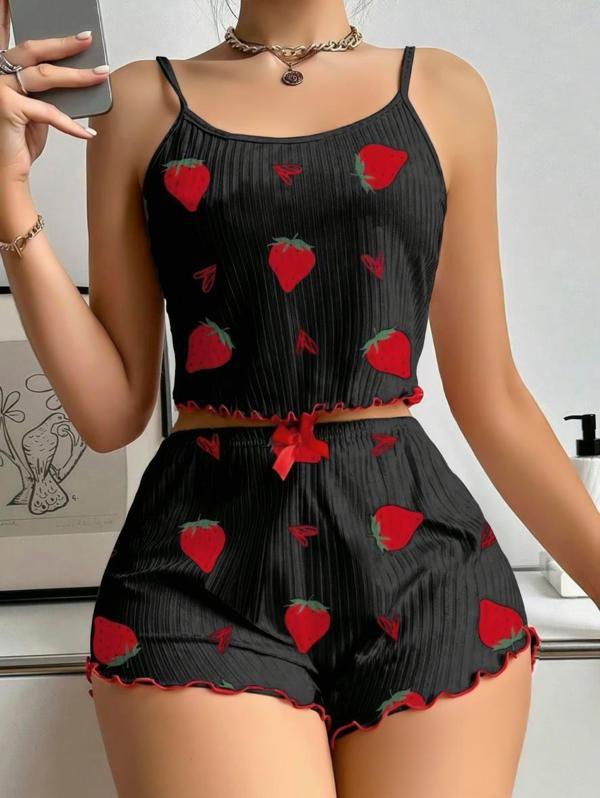 Pamuklu Siyah Üstüne Çilek Desen Fitilli Askılı Şortlu Pijama Takımı - Image 1