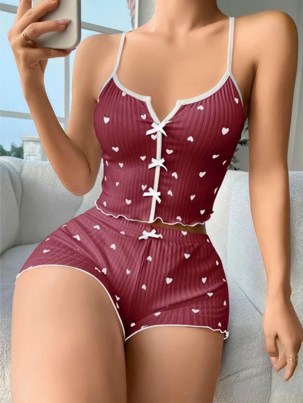 Pamuklu Kahverengi Üstüne Beyaz Kalp Desen Fitilli Askılı Şortlu Pijama Takımı - Image 1