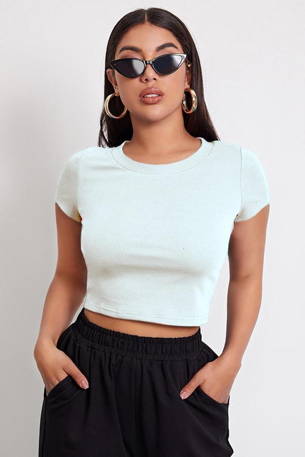 Kadın Beyaz Yuvarlak Yaka Yarım Kol Crop Top Bluz - Image 1