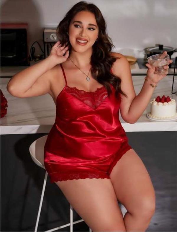 Büyük Beden Kırmızı Dantel İşlemeli Saten Şortlu Takım - Image 1