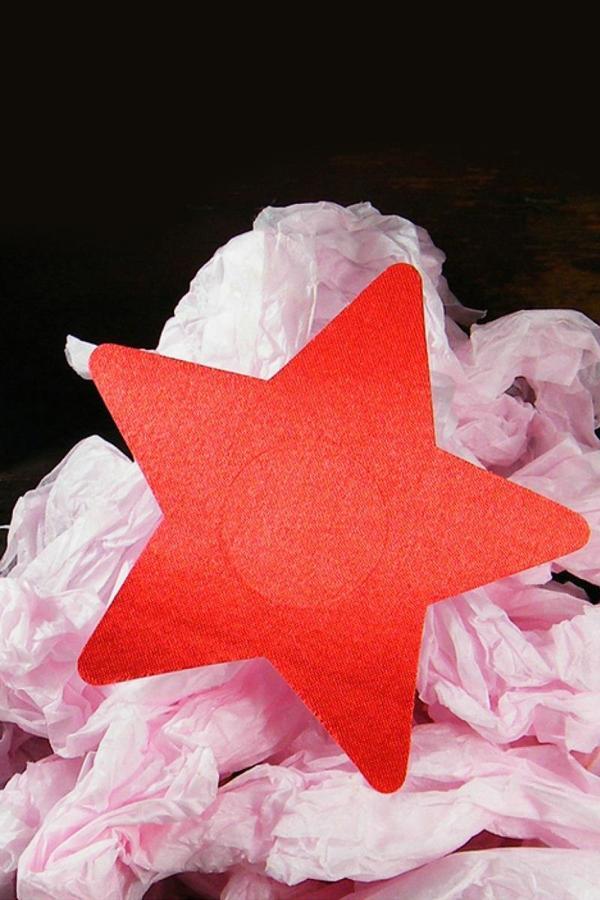 Kırmızı Yıldız Şeklinde Fantezi Göğüs Ucu Kapatıcı - Image 1