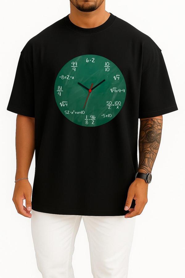 Oversize Matematik Çarpma Bölme Toplama Saati Göğüs Baskılı Unisex T-Shirt - Image 1