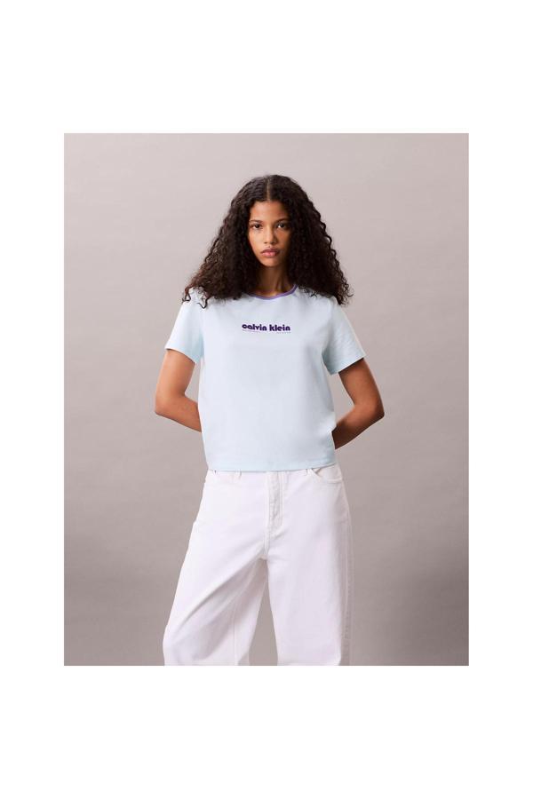 Calvin Klein Ck Lv047C821G Ss Retro Logo Graphıc Tee Kadın Tshirt - Image 1