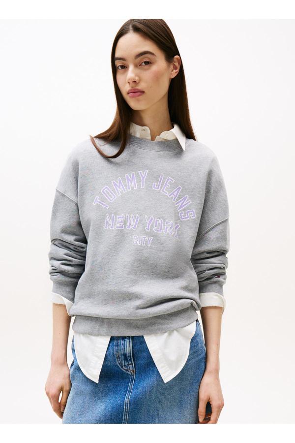 Tommy Jeans Yuvarlak Yaka Baskılı Gri Kadın Sweatshırt Dw0Dw21202Q13 - Image 1
