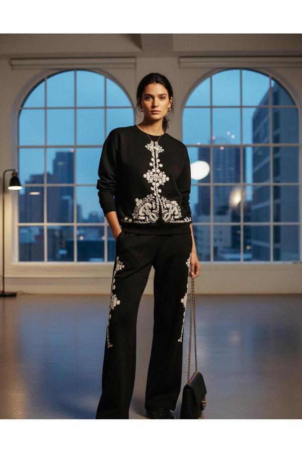 Günlük Moda Siyah Beyaz Nakışlı Detaylı Kışlık Lüks 2Li (Sweatshirt Ve Pantolon) Kadın Eşofman Takım - Image 1