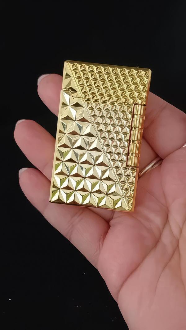 Özel Tasarım Çapraz Desenli Lüks Kaplama Hediyelik Çakmak - Image 1