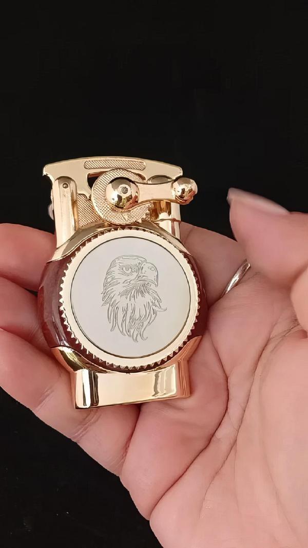 Gold Kaplama Kartal Gravürlü Retro Ateşlemeli Çakmak - Image 1