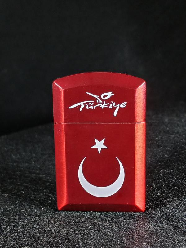 Türk Bayraklı Kırmızı Gazlı Çakmak - Image 1