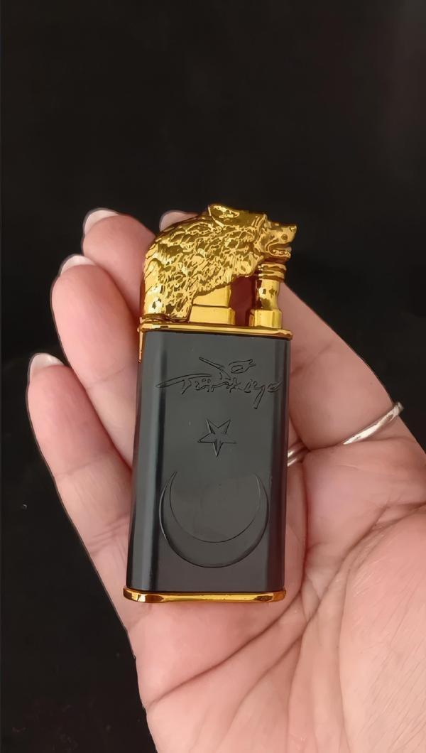 Mat Siyah Lüks Hediye Çakmak - Gold Kurt Figürlü Ay Yıldız Kabartmalı - Image 1