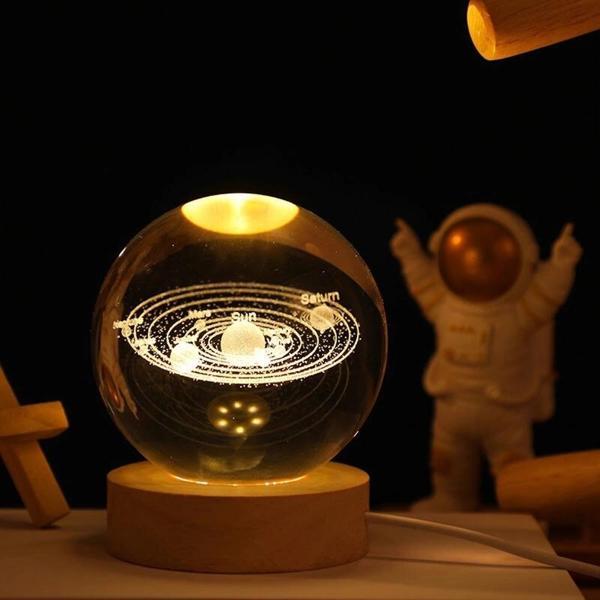 Gezegenler Temalı Ahşap Altlıklı Işıklı Cam Küre - Image 1