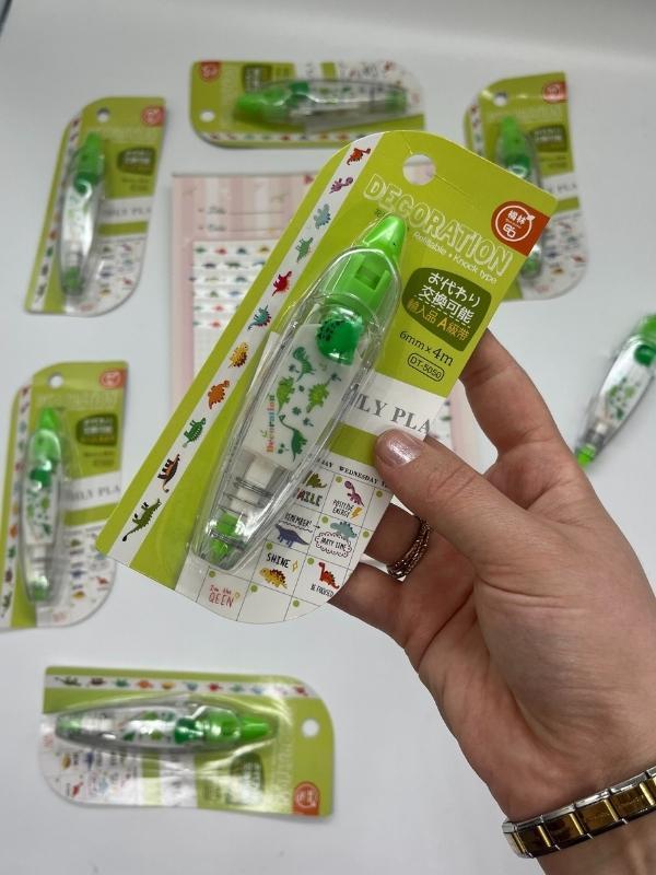 Yeşil Dinozor Desenli Süsleme Bandı/Tipeks/Tipex/Şerit Daksil/Düzeltme Bandı/Şerit Düzeltici - Image 1