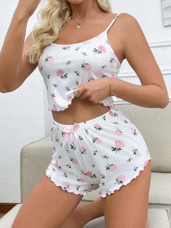 Beyaz Üstüne Gül Desenli Fitilli Askılı Şortlu Pijama Takımı - Image 1