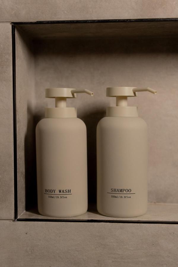 Dekorz Dükkan 2'Li Krem Shampoo/Body Wash Şampuanlık (550Ml) - Image 1