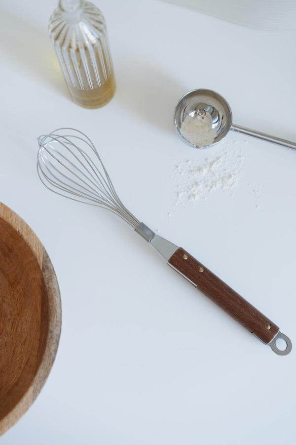 Dekorz Dükkan Ahşap Saplı Çırpıcı - Image 1