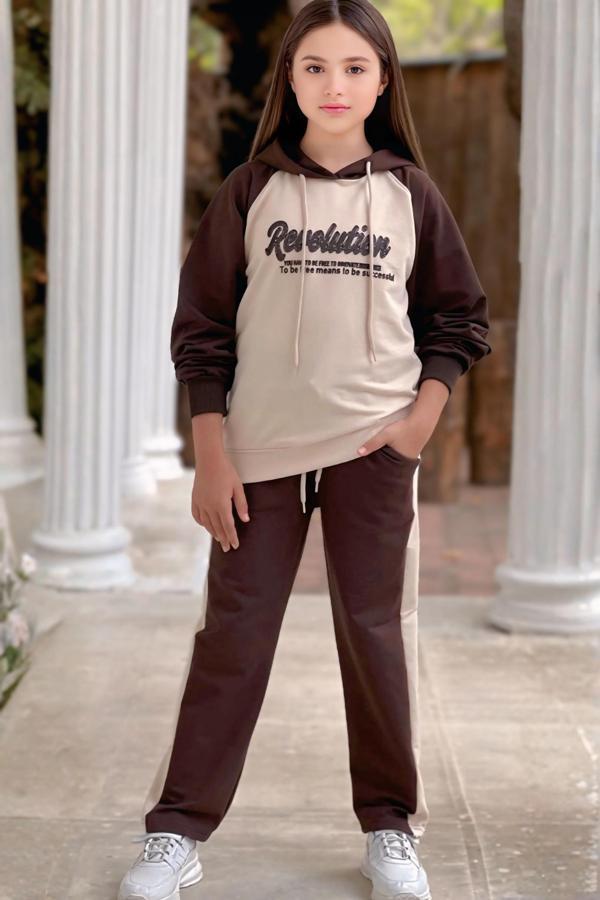 Yazı Desenli Kapşonlu Kahverengi Renk Kız Çocuk Takım - Image 1