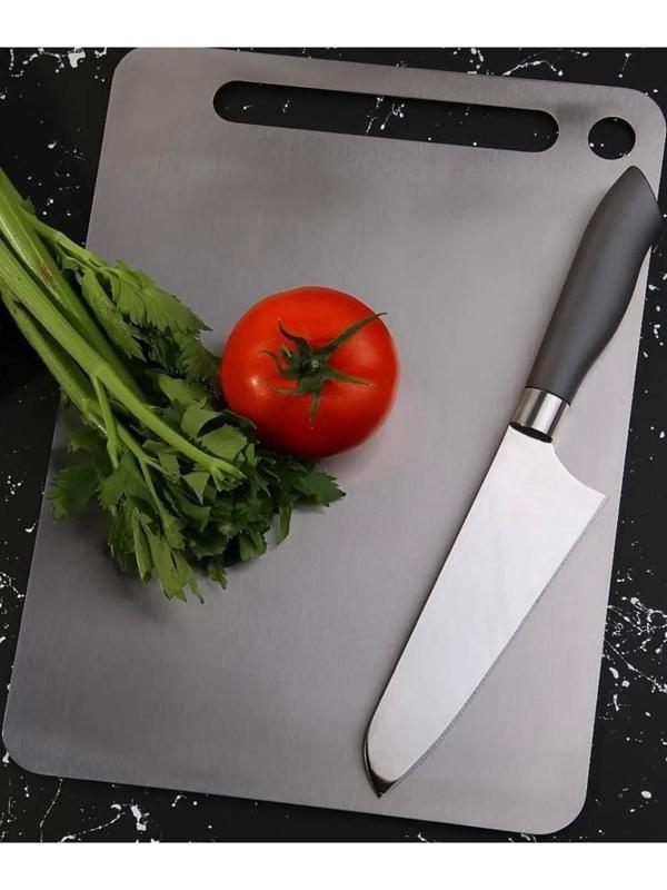 Paslanmaz Çelik Kesme Tahtası 34x24 cm – Kaymaz Silikon Ayaklı, Hijyenik, Bulaşık Makinesinde Yıkanabilir - Image 1