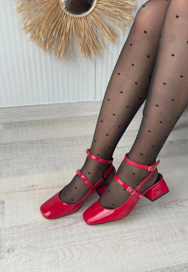 Karmi Kırmızı Rugan Topuklu Kemerli Ayakkabı - Image 1
