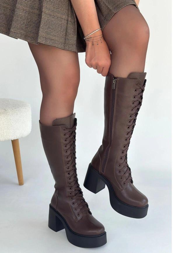 Guay Kahverengi Cilt Bağcıklı Topuklu Çizme - Image 1