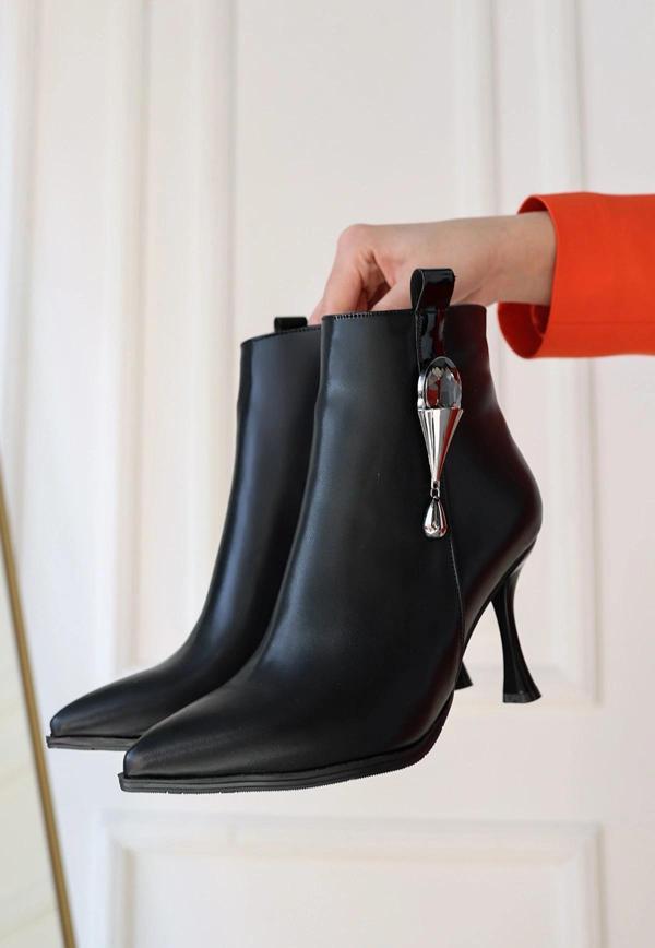 Biort Siyah Cilt Topuklu Bot - Image 1
