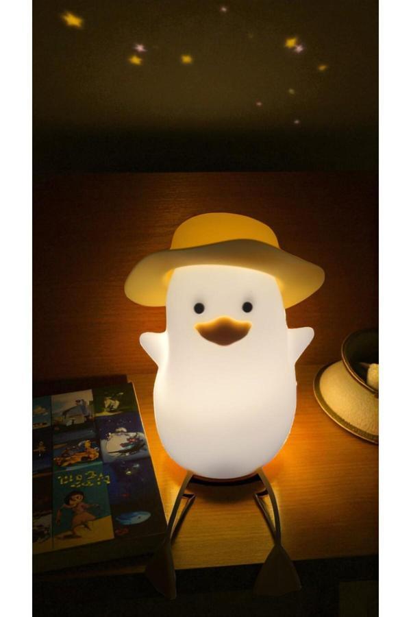Famemus Accessory Dokunmatik Sensörlü Işık Değiştiren Ördek Gece Lambası Ürün Boyutu 14 Cm Şapkalı Ördek Lamba - Image 1