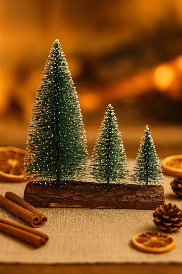 Hoşgeldin Yeni Yıl 3’lü Mini Kar Efektli Ahşap Kütük Üstünde Mini Noel Çam Ağacı Seti 16 – 11– 10 Cm - Image 1