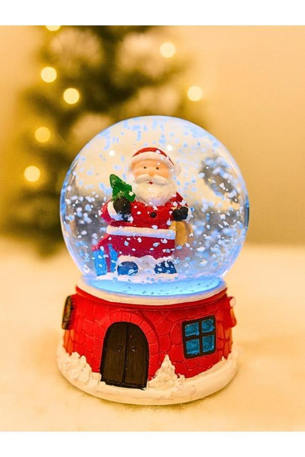 2026 Yılbaşı Yeni Yılın En Güzel Hediyesi Noel Baba Hediye Torbası Temalı Led Işıklı 9 cm Kar Küresi - Image 1
