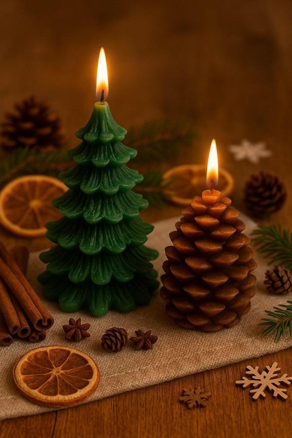 2’li Yılbaşı Temalı Masa ve Ev Dekoru Kozalak ve Çam Ağacı Temalı Doğal Mum Yılbaşı Hediye Seti - Image 1