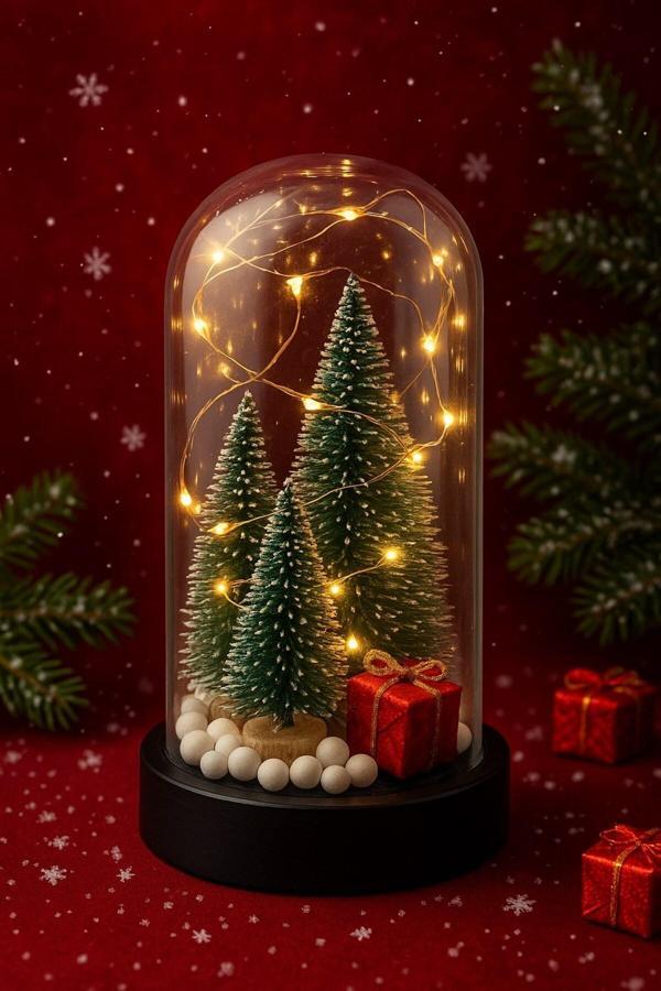Yeni Yıl Ruhunu Yansıtan Led Işıklı 3 LÜ Yılbaşı Kar Efektli Çam Ağacı Hediye Paketi Temalı Fanus - Image 1