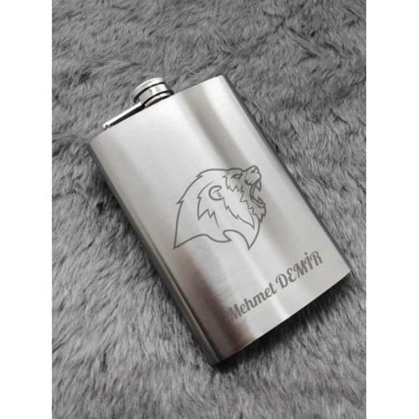 Unutulmaz Anlar İçin Sevgiliye İsime Kişiye Özel Hediye Aslan Temalı 9 Oz Çelik Cep Matara 266 ML - Image 1