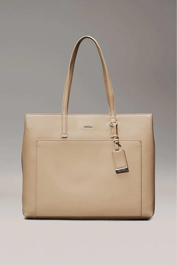 Calvin Klein Kadın Ck Must Medium Shopper Omuz Çantası - Bej - Image 1