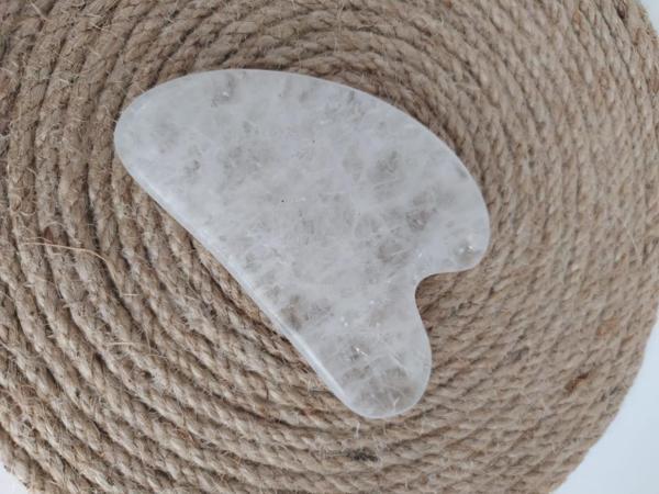 Doğaltaş Kristal Kuvars Yüz Masaj Taşı Gua Sha Kalp Kesim - Image 1