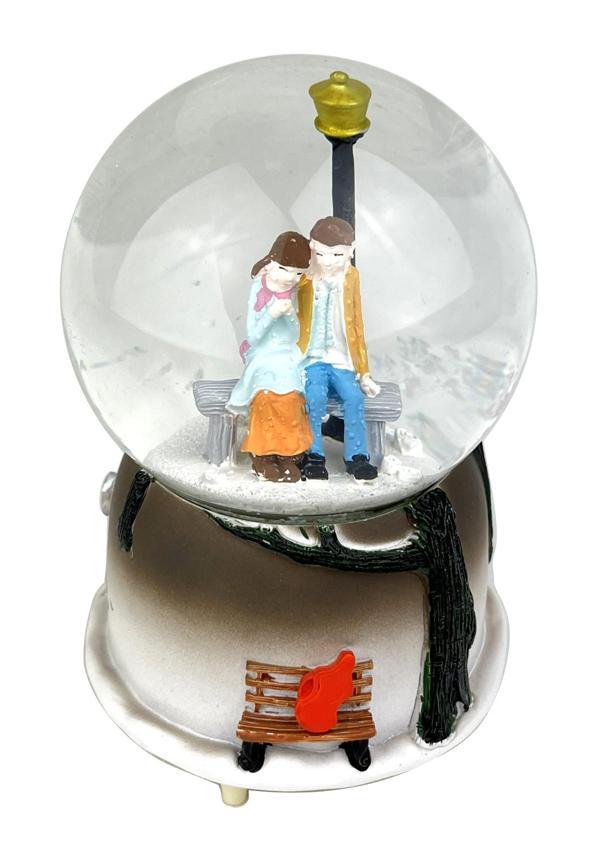 Sokak Lambası Altındaki Aşıklar Işıklı ve Müzikli Kar Küresi - Image 1